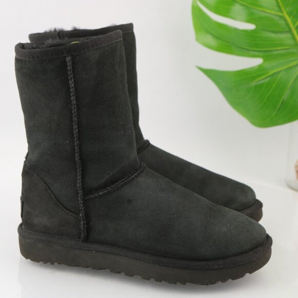 UGG Womens Classic Short II Boot Size 6 Black Suede Sherpa Pull On Shearling - Picture 2 of 14